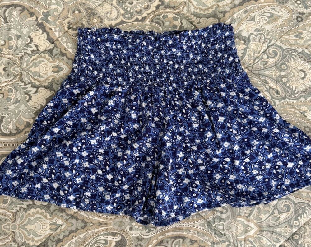Aerie Women's Smocked Flowy Shorts Blue White Floral Pull On Boho Summer Size S